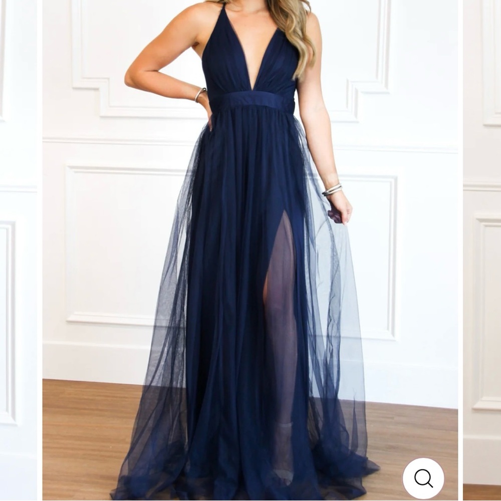 Bella and bloom dress only wore once for an engagement shoot.